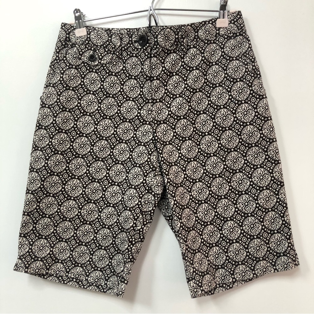 Talbots tribal print dark brown and white Bermuda short size 6 petite EUC